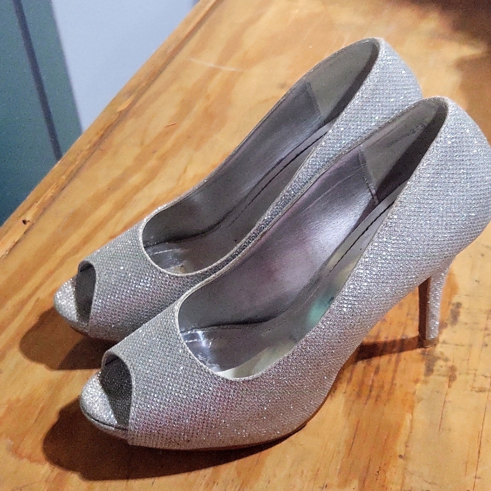 Le Miu Sparkly silver heels size 8